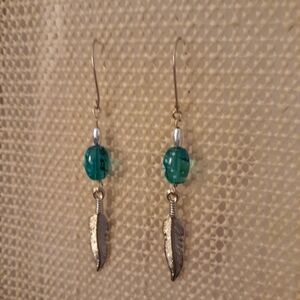 Dangle earrings JW2 Turquoise bead with silver feather